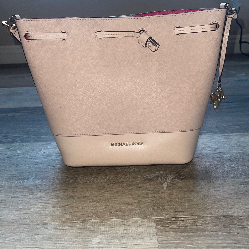 Michael Kors Bucket Bag